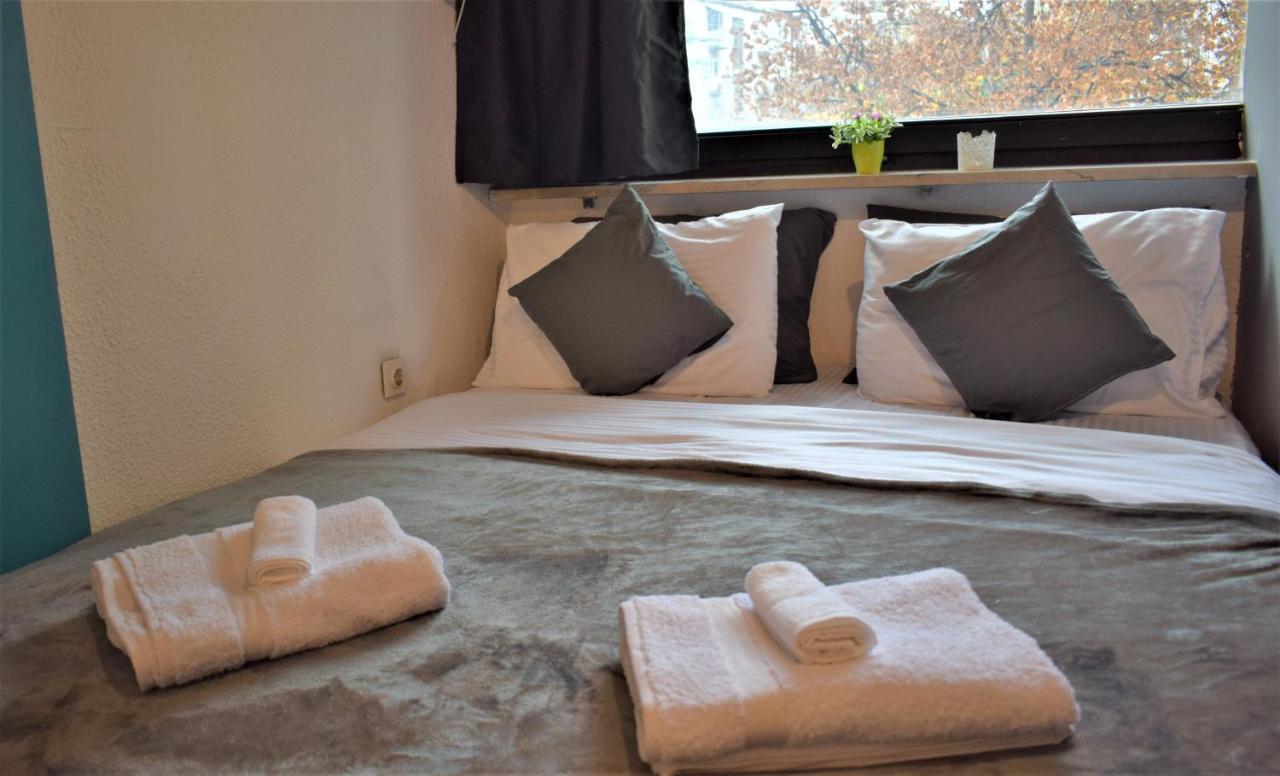 M - Square Private Rooms Skopje Esterno foto
