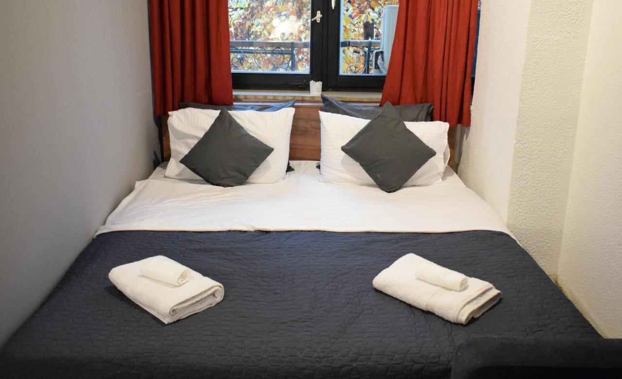 M - Square Private Rooms Skopje Esterno foto