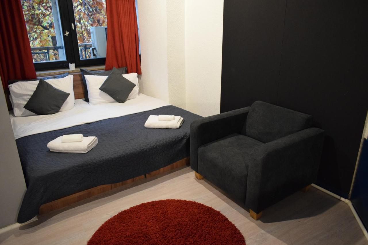 M - Square Private Rooms Skopje Esterno foto
