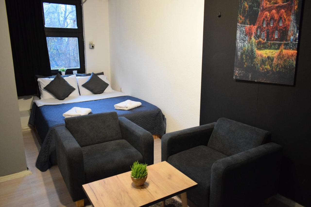 M - Square Private Rooms Skopje Esterno foto