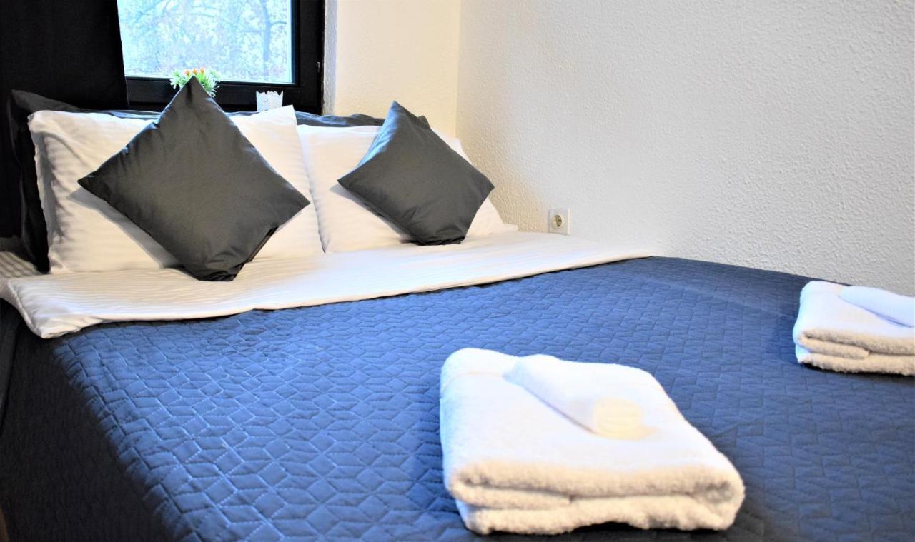 M - Square Private Rooms Skopje Esterno foto