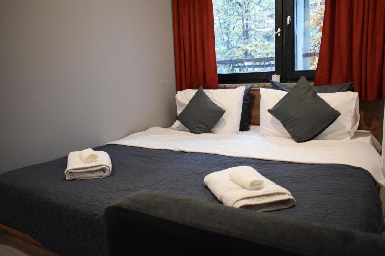 M - Square Private Rooms Skopje Esterno foto