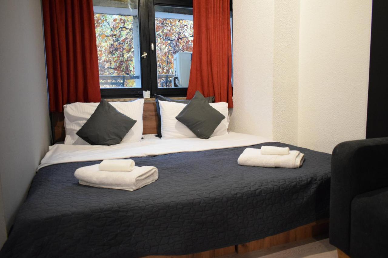 M - Square Private Rooms Skopje Esterno foto
